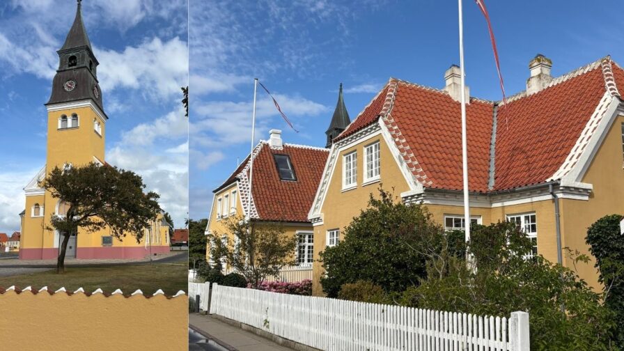 Gelbe Häuser mit roten Ziegeldächern und die Skagen Kirke im Zentrum von Skagen