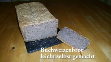 Selbst gebackenes glutenfreies Buchweizenbrot, aufgeschnitten